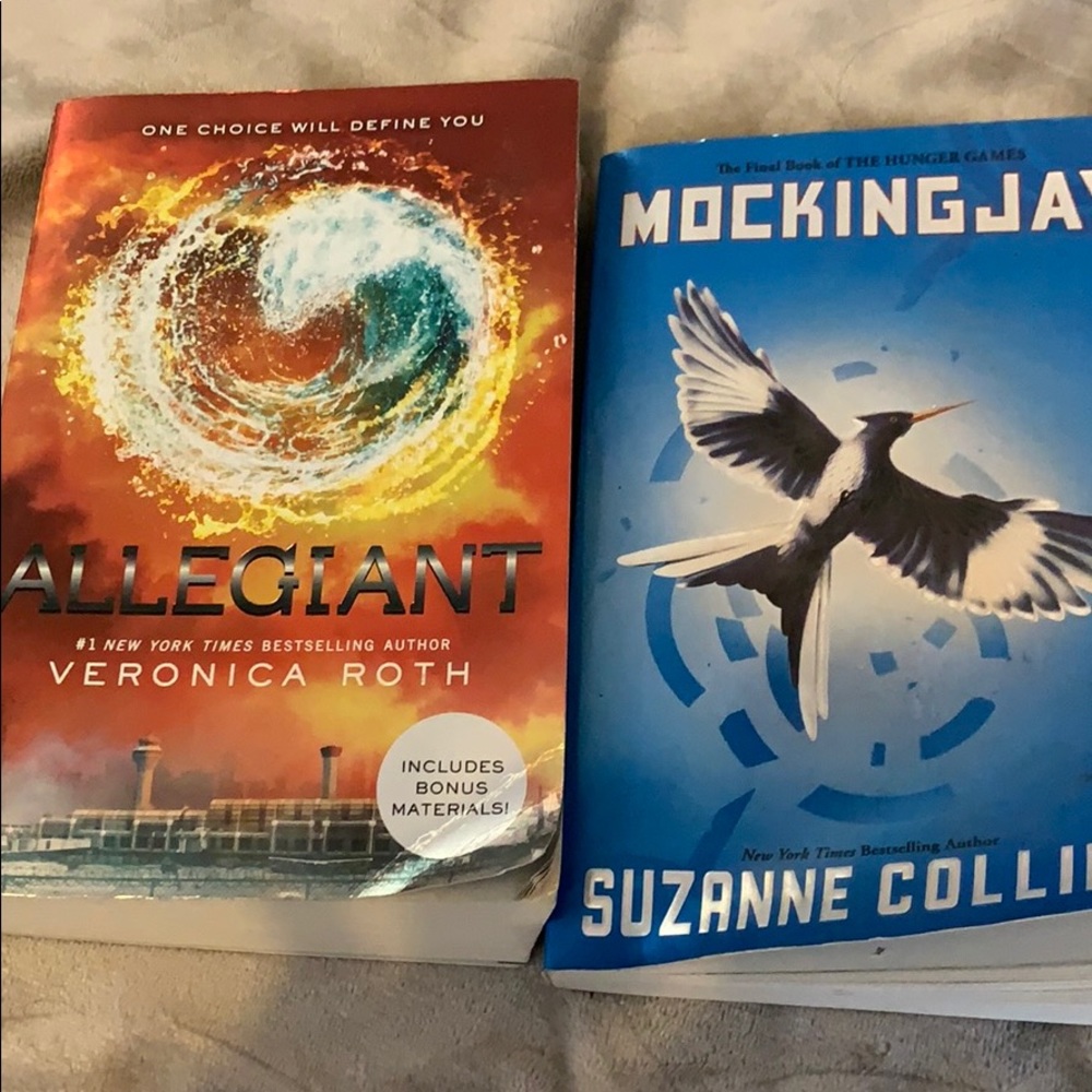 mocking jay book and allegiant
